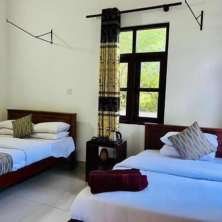 Montes Ella Bed & Breakfast ภายนอก รูปภาพ