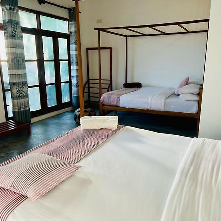 Montes Ella Bed & Breakfast ภายนอก รูปภาพ
