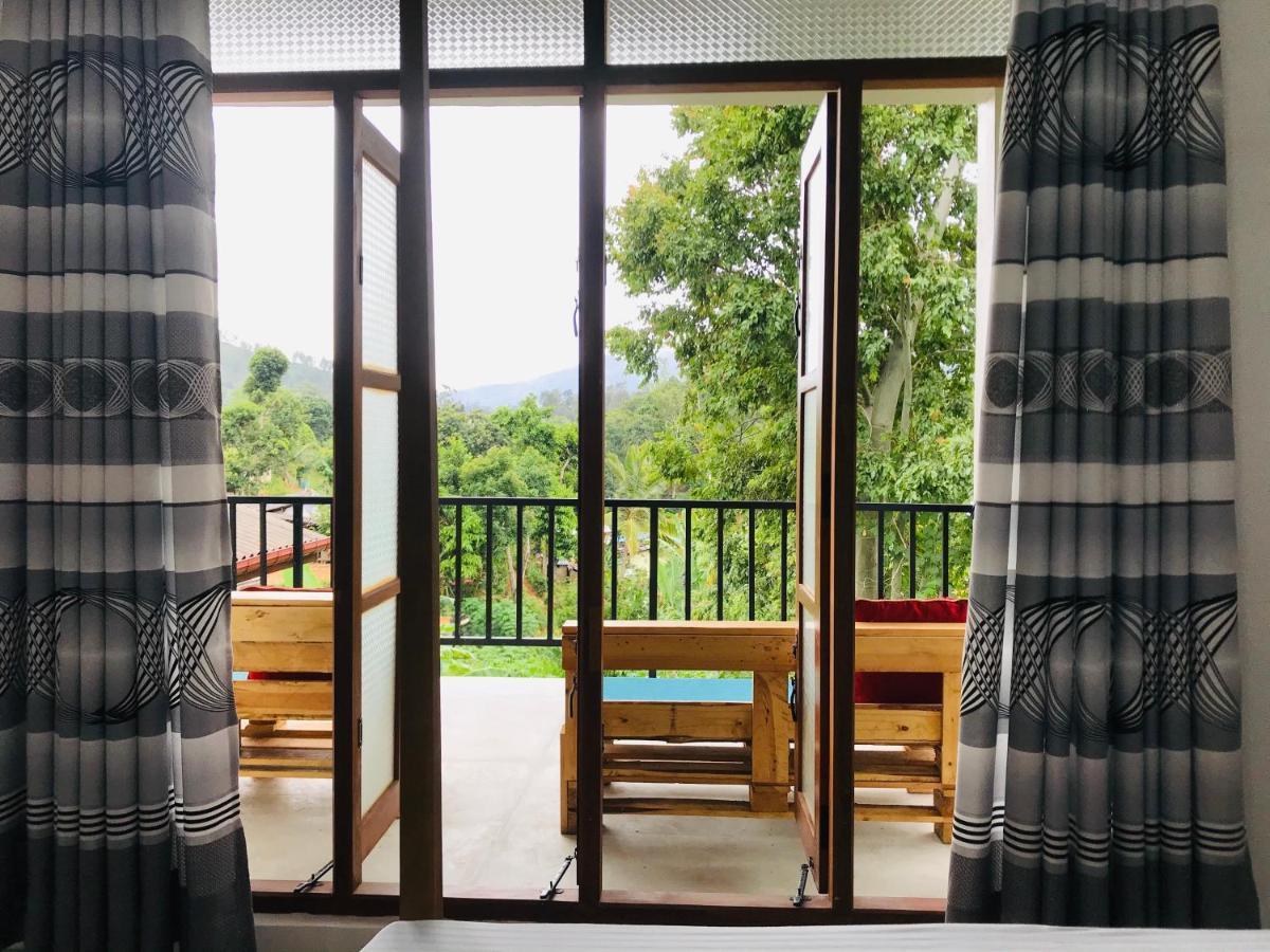Montes Ella Bed & Breakfast ภายนอก รูปภาพ