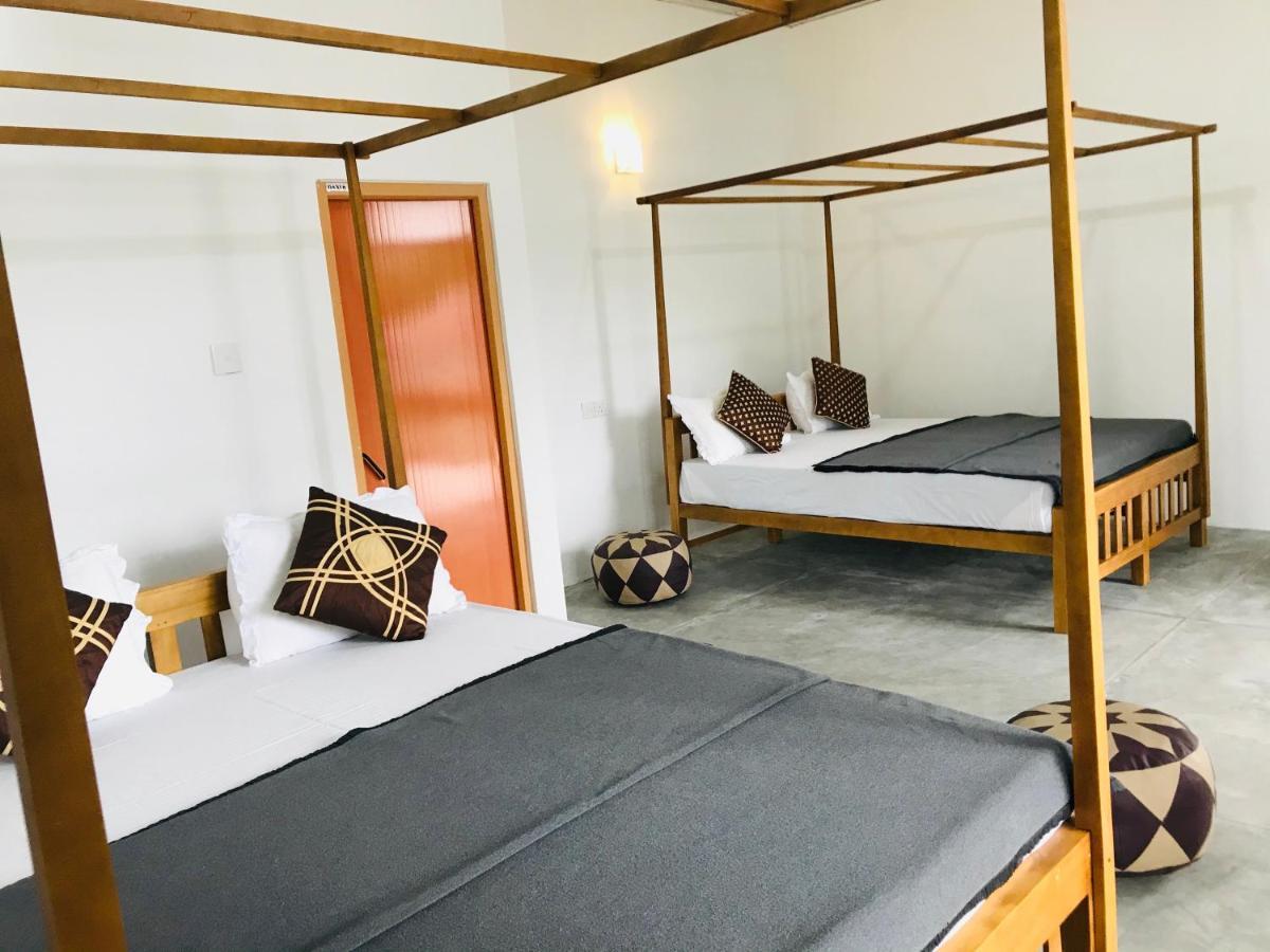 Montes Ella Bed & Breakfast ภายนอก รูปภาพ