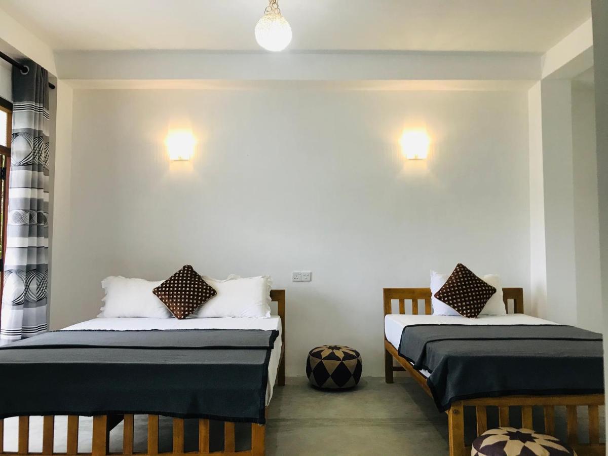 Montes Ella Bed & Breakfast ภายนอก รูปภาพ