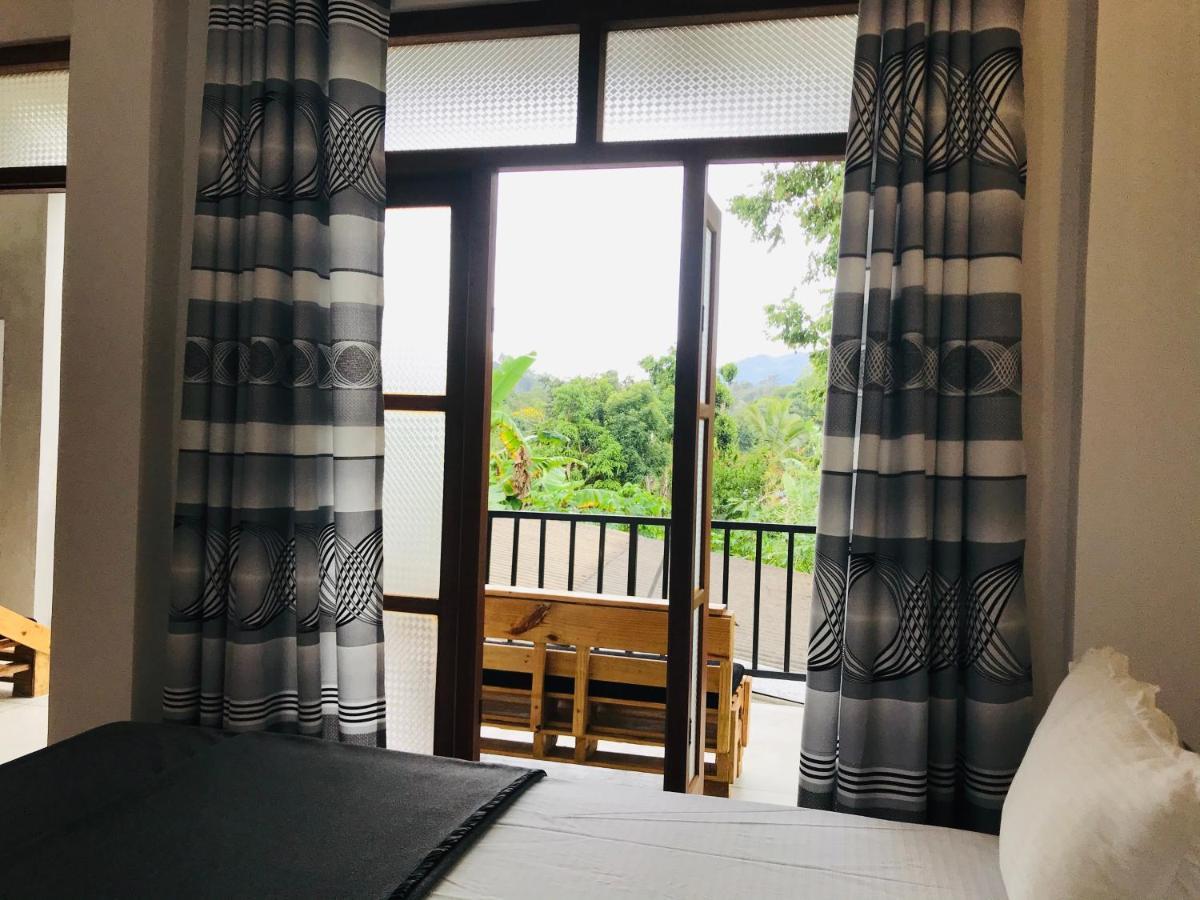 Montes Ella Bed & Breakfast ภายนอก รูปภาพ