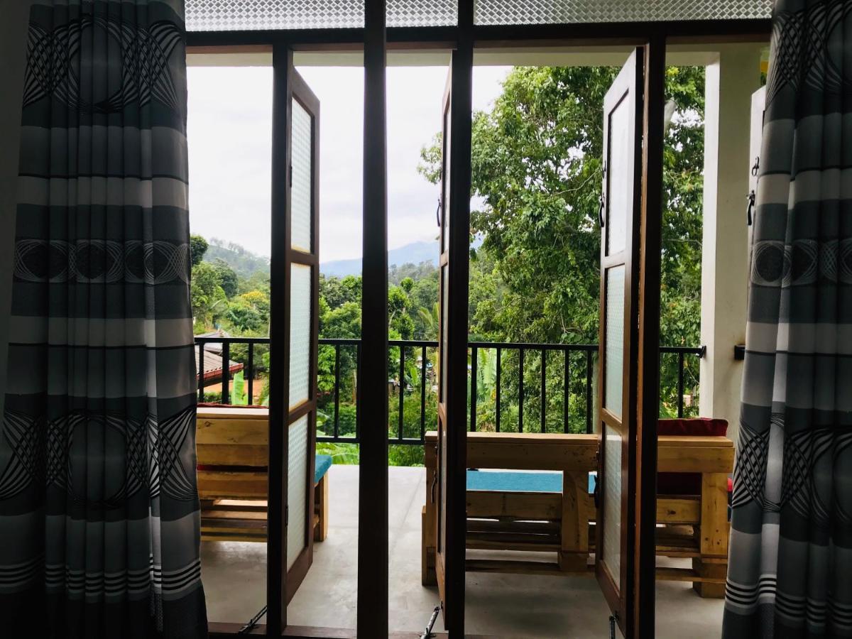Montes Ella Bed & Breakfast ภายนอก รูปภาพ