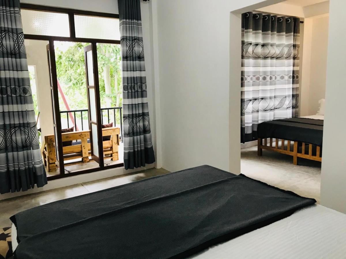 Montes Ella Bed & Breakfast ภายนอก รูปภาพ