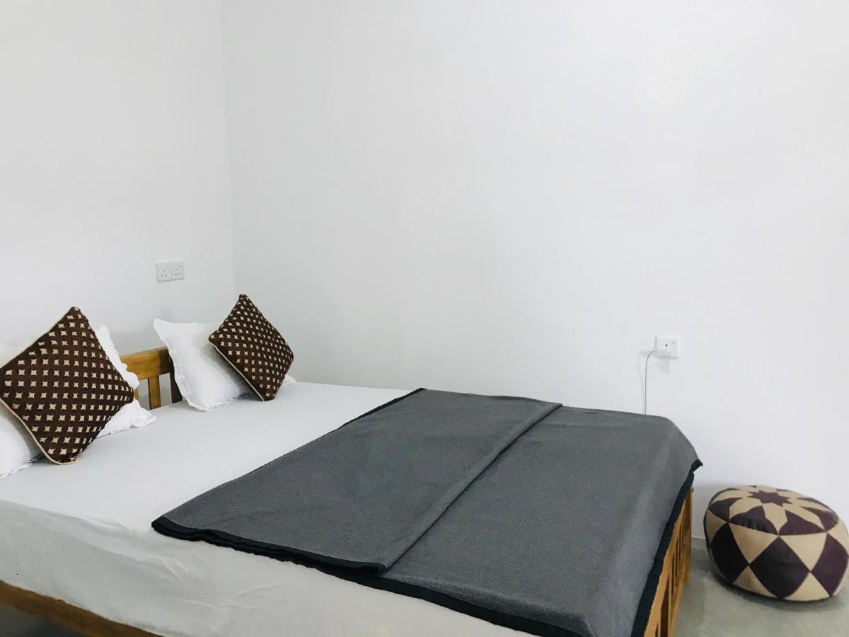 Montes Ella Bed & Breakfast ภายนอก รูปภาพ