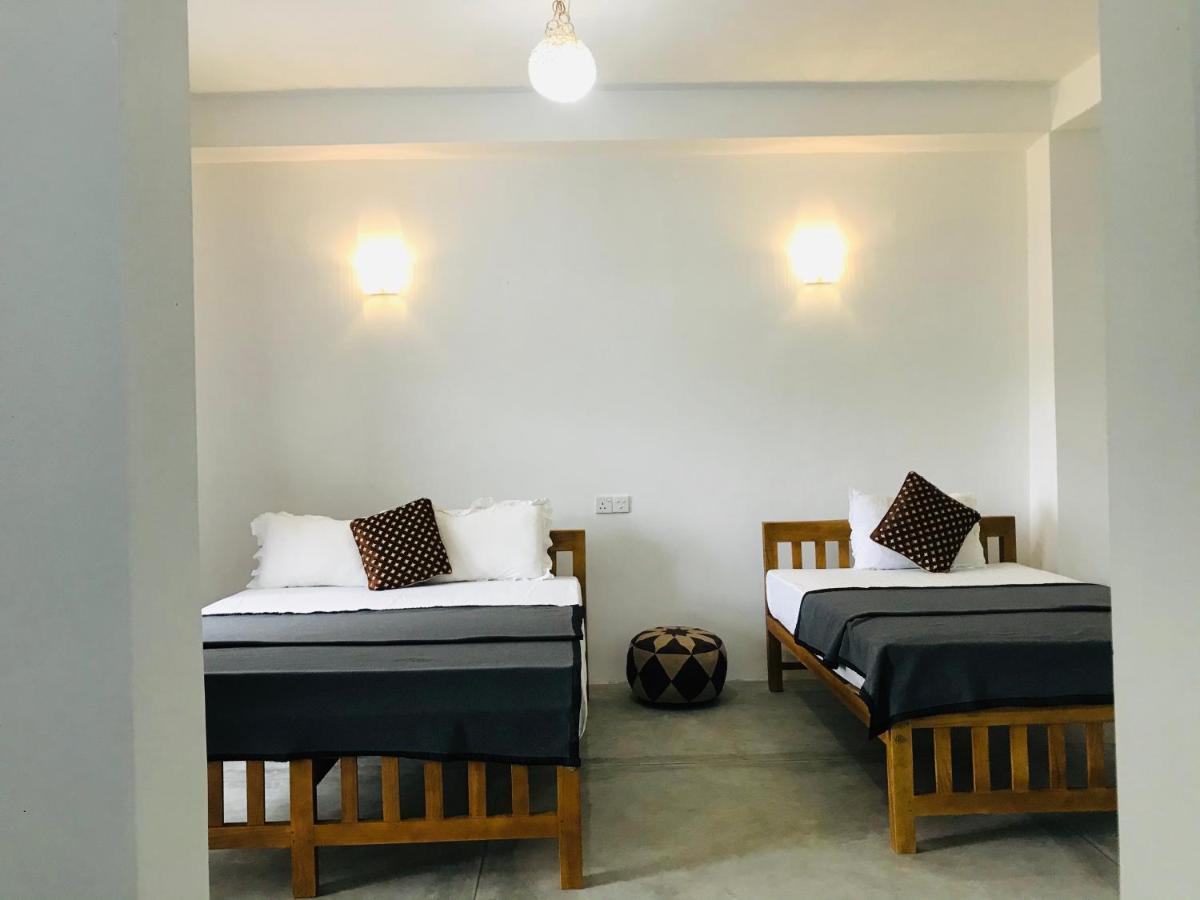 Montes Ella Bed & Breakfast ภายนอก รูปภาพ