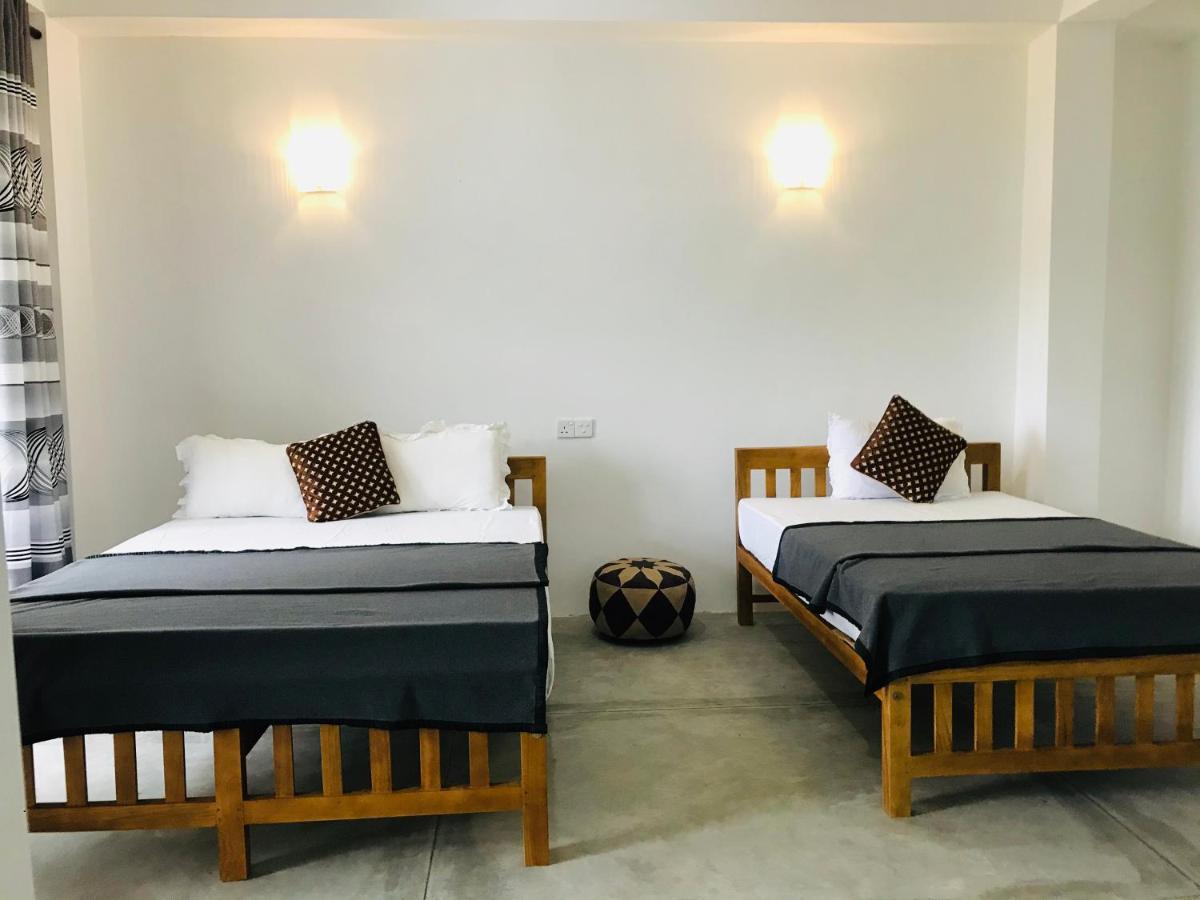 Montes Ella Bed & Breakfast ภายนอก รูปภาพ