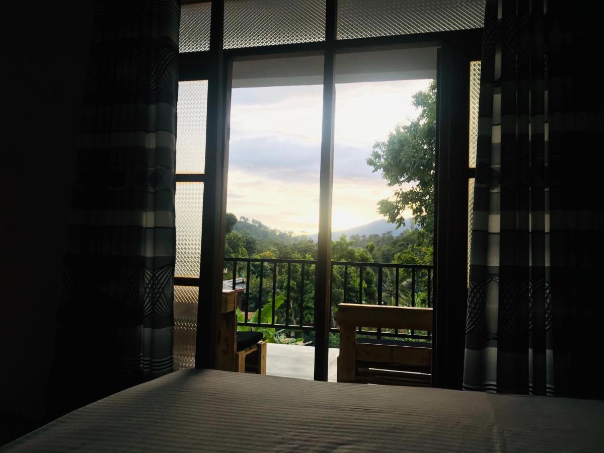 Montes Ella Bed & Breakfast ภายนอก รูปภาพ