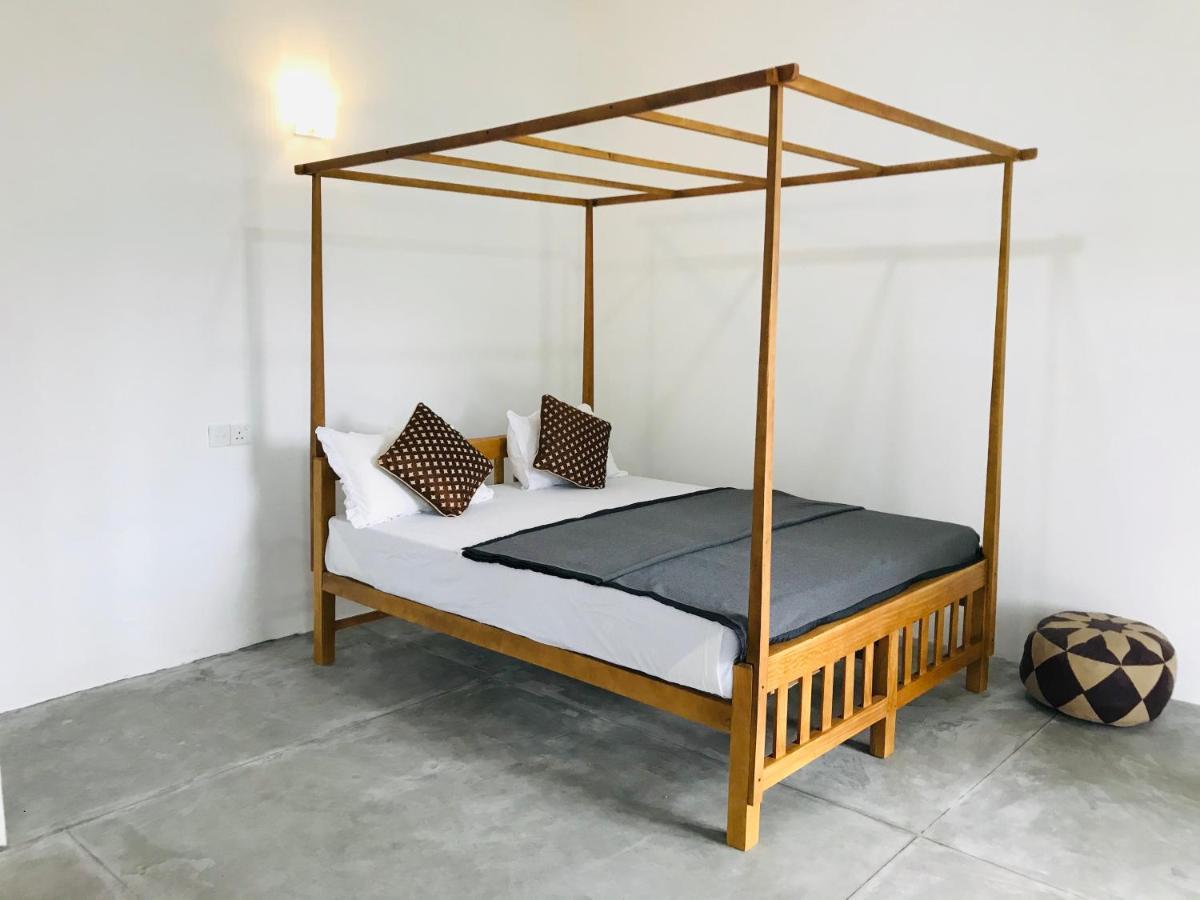 Montes Ella Bed & Breakfast ภายนอก รูปภาพ