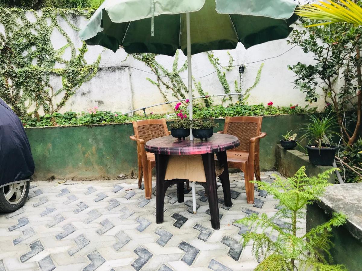 Montes Ella Bed & Breakfast ภายนอก รูปภาพ