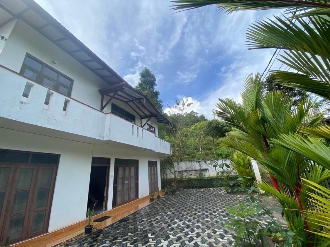 Montes Ella Bed & Breakfast ภายนอก รูปภาพ
