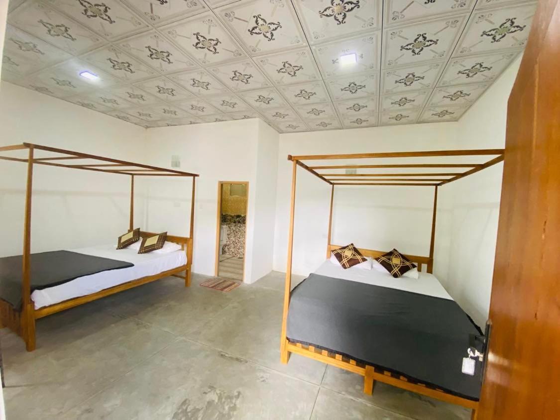 Montes Ella Bed & Breakfast ภายนอก รูปภาพ