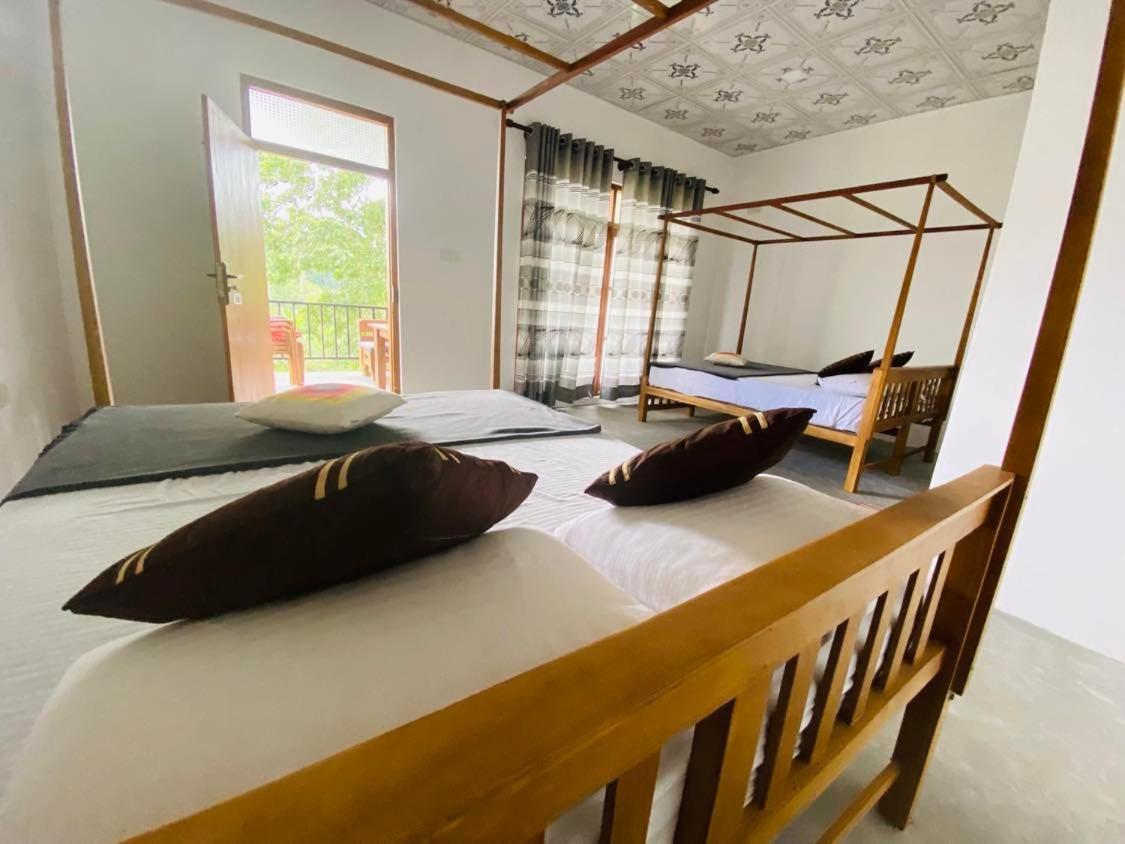Montes Ella Bed & Breakfast ภายนอก รูปภาพ
