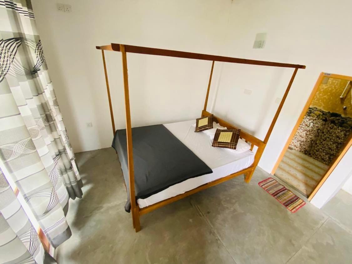 Montes Ella Bed & Breakfast ภายนอก รูปภาพ