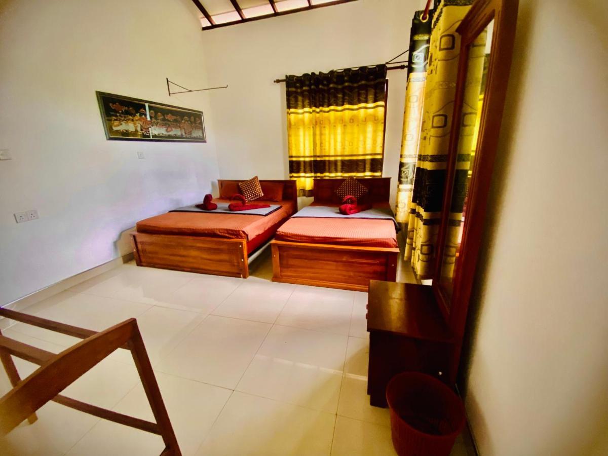 Montes Ella Bed & Breakfast ภายนอก รูปภาพ