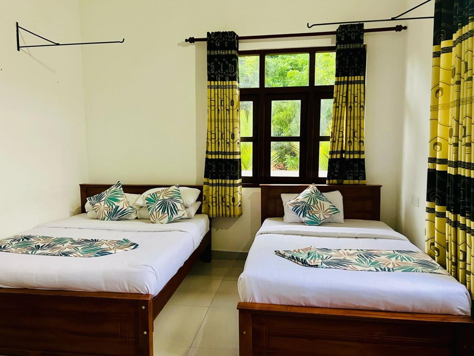 Montes Ella Bed & Breakfast ภายนอก รูปภาพ