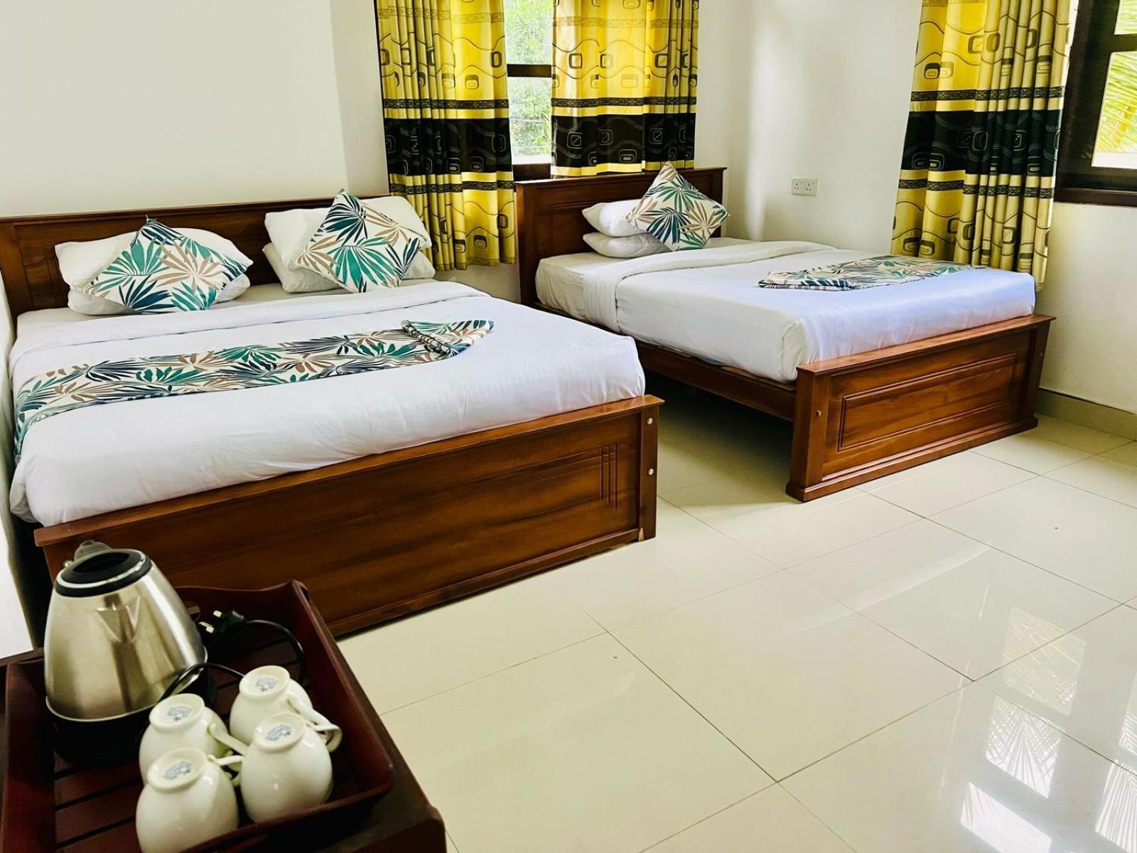 Montes Ella Bed & Breakfast ภายนอก รูปภาพ