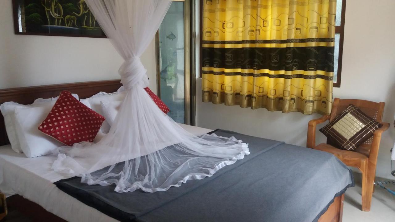 Montes Ella Bed & Breakfast ภายนอก รูปภาพ