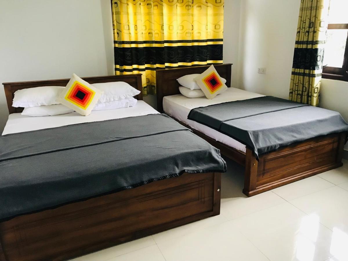 Montes Ella Bed & Breakfast ภายนอก รูปภาพ
